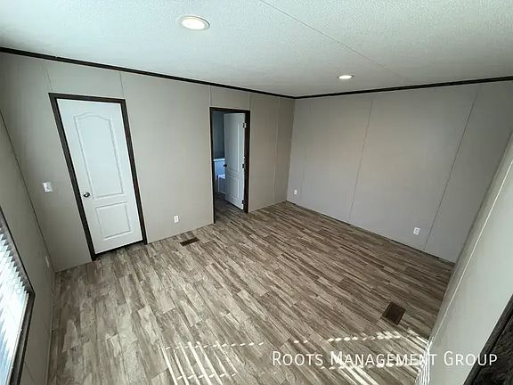 2nd image of 10 Chestnut Cir #10CN