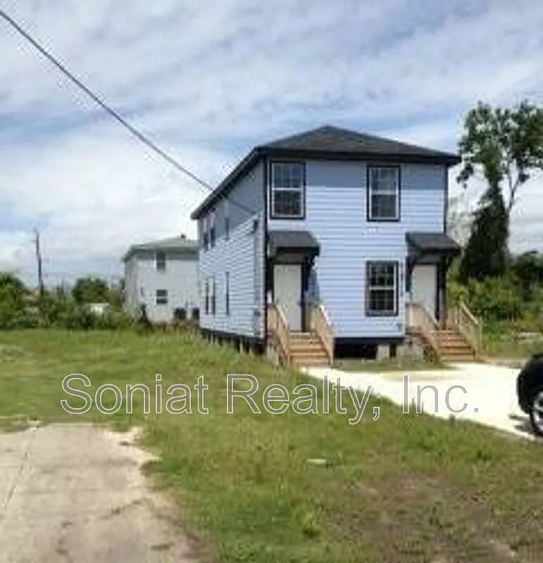2 bed, 1.0 bath, 868 sqft, $1,150 — Photo 2