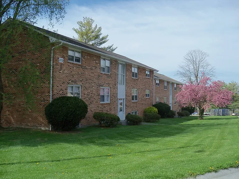 Apartment Heights — Photo 7