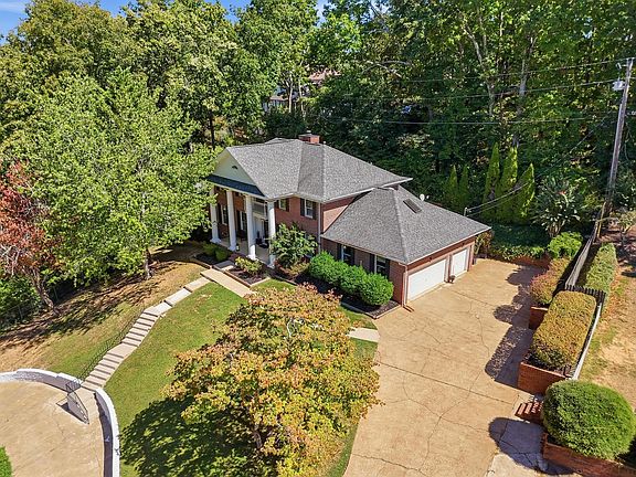 3rd image of 4726 Buckingham Dr