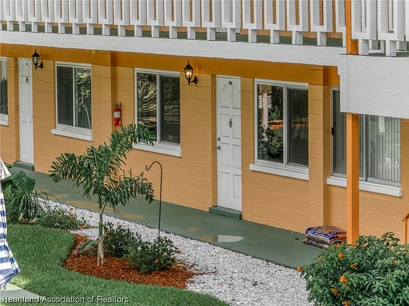 3rd image of 2111 Lakeview Dr Unit 4-A