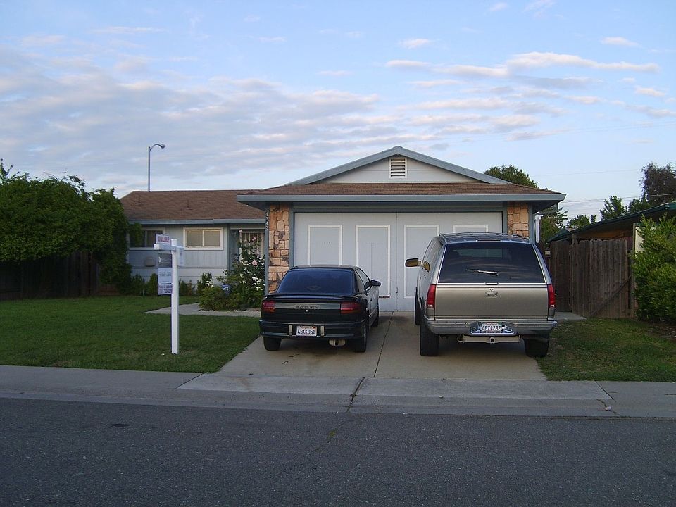 2nd image of 8545 Sunrise Woods Way