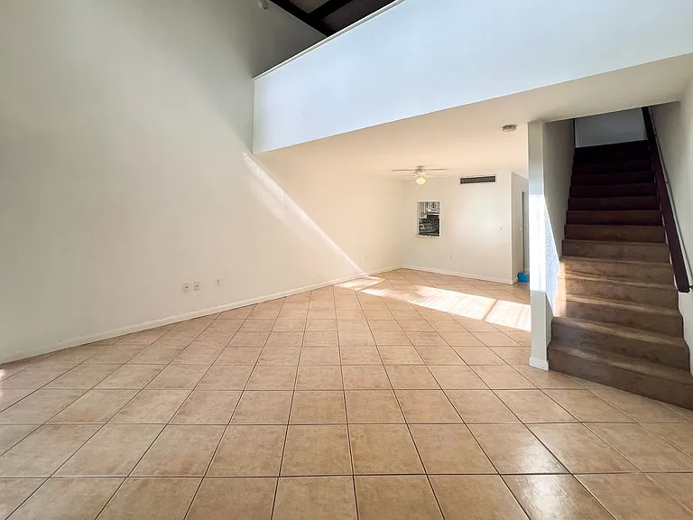 605 SW 75th St #210 — Photo 10