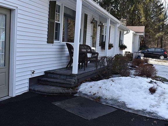 5th image of 19 Clifford Dr