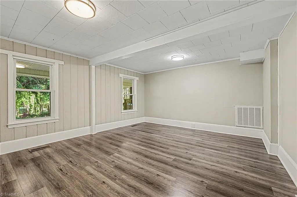 4 bed, 2340 sqft, $1,795 — Photo 4