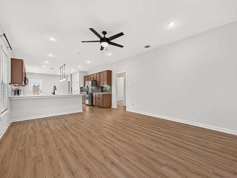 10726 Sky Creek Ln — Photo 8