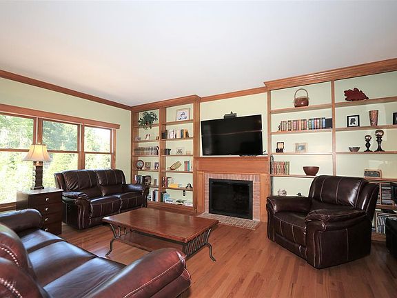 5th image of 2335 Heather Hill Blvd N