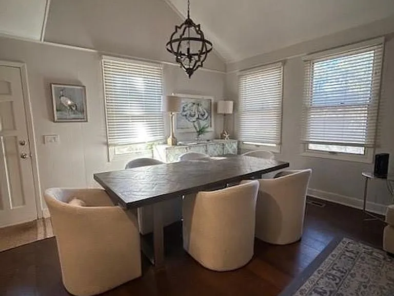 231 Menendez Ave — Photo 4