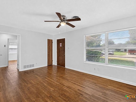 4th image of 1201 Estes Dr