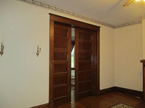 4th image of 245 Caldwell St
