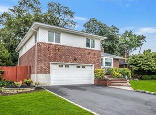 46 Melanie Ln, Syosset, NY 11791
