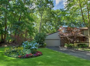 287 Carrage House Dr, Jericho, NY 11753