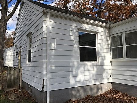 3rd image of 816 W Grove St