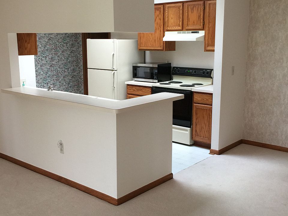 Kitchen w/Snack Bar