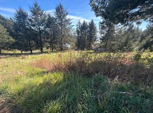 66 Vista Rd, Whitethorn, CA 95589