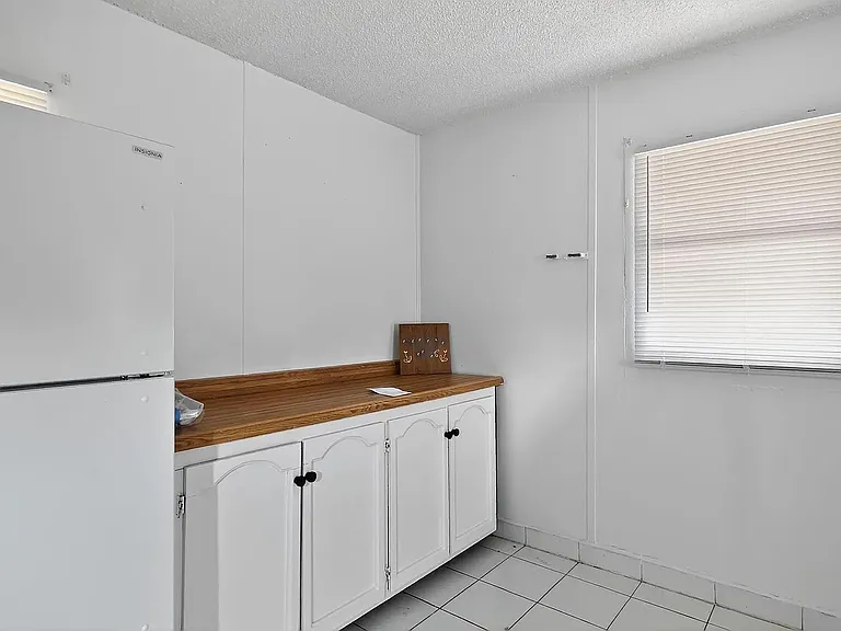 1274 W Green St — Photo 9