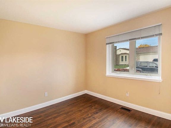 3rd image of 45668 White Oak Dr