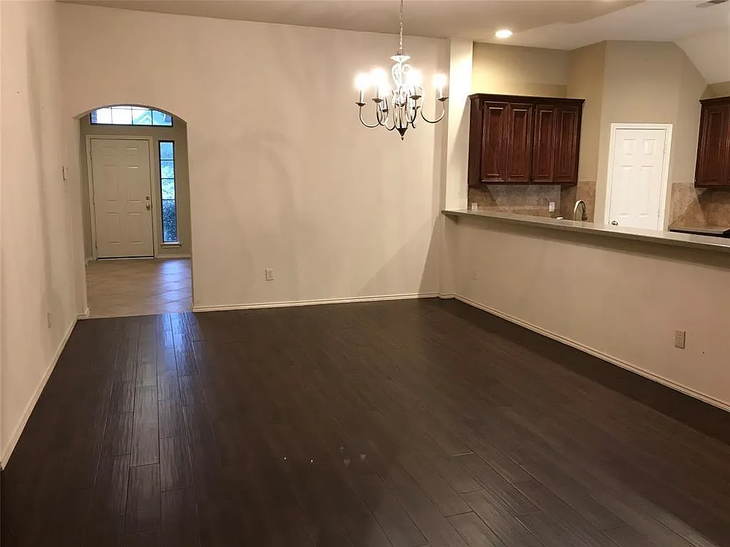 3 bed, 2.0 bath, 1915 sqft, $2,250 — Photo 3