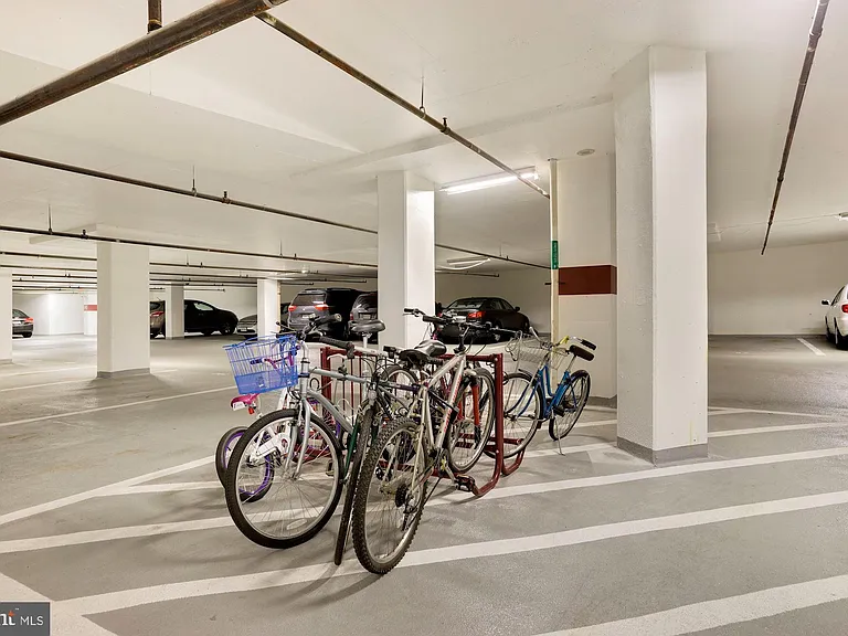 2400 Clarendon Blvd #Penthouse 12 — Photo 32
