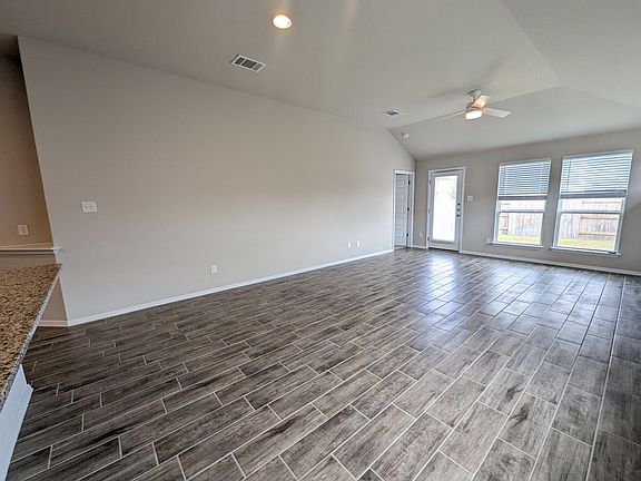 5th image of 212 Rollingwood Dr