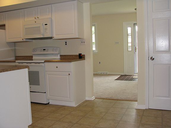 5th image of 937 Alexandria Dr