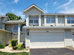 732 Sturnbridge Ln, Schaumburg, IL 60173