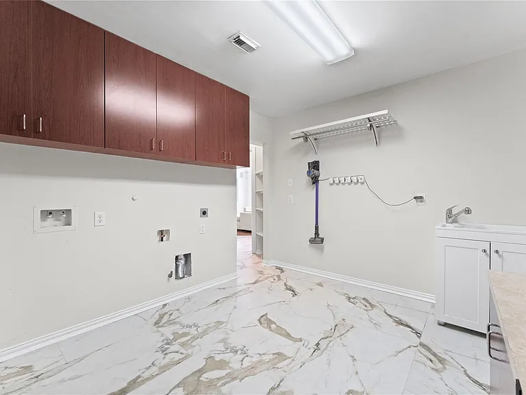 18 Degas Park Dr — Photo 39