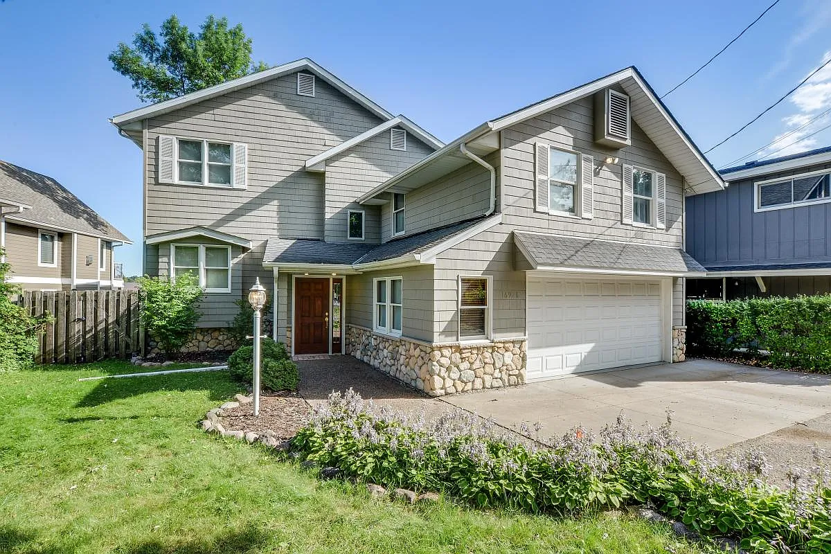 16926 Grays Bay Boulevard — Photo 1