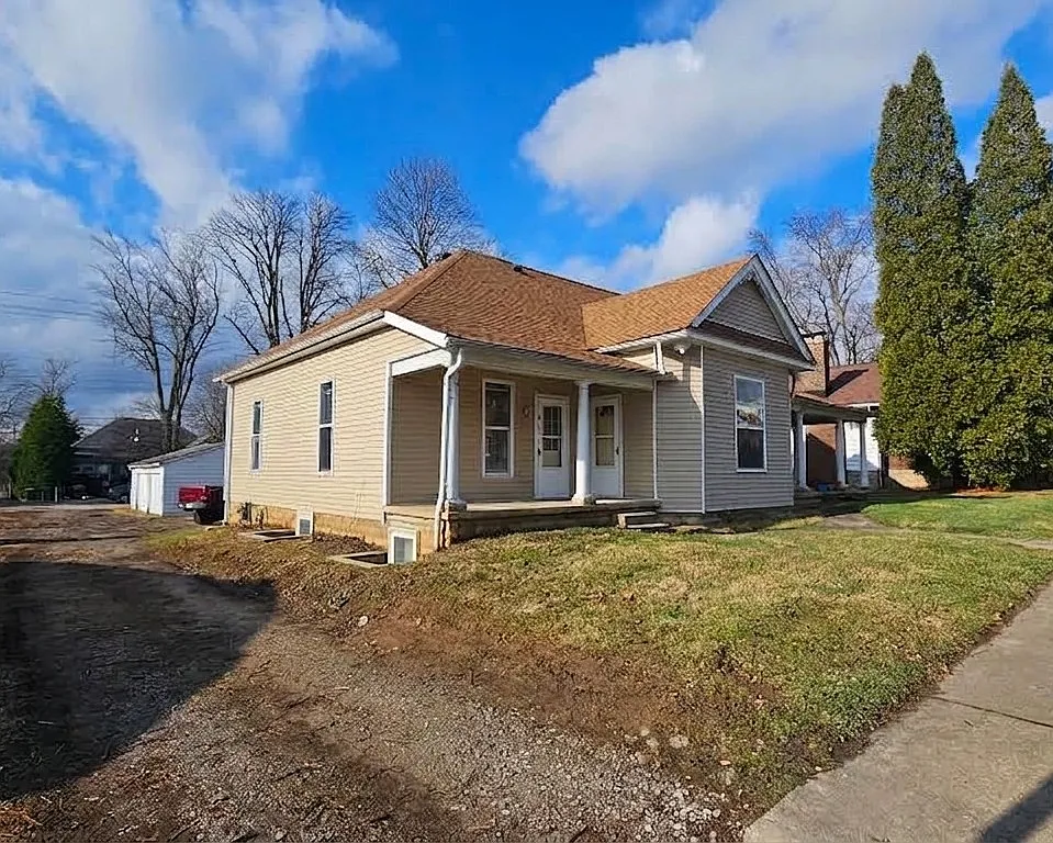 4 bed, $2,960 — Photo 1