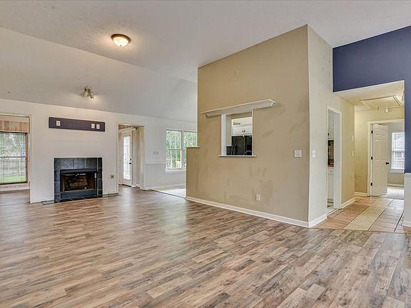 4th image of 1046 Woodberry Dr