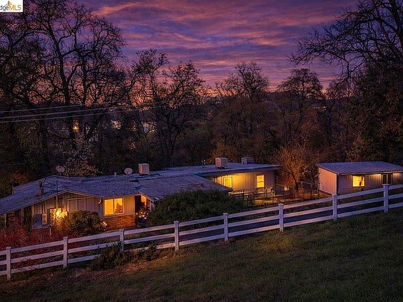 2nd image of 14690 Tuolumne Rd