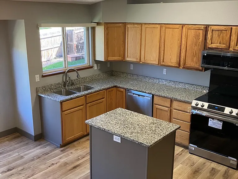 2726 Lear Dr — Photo 11