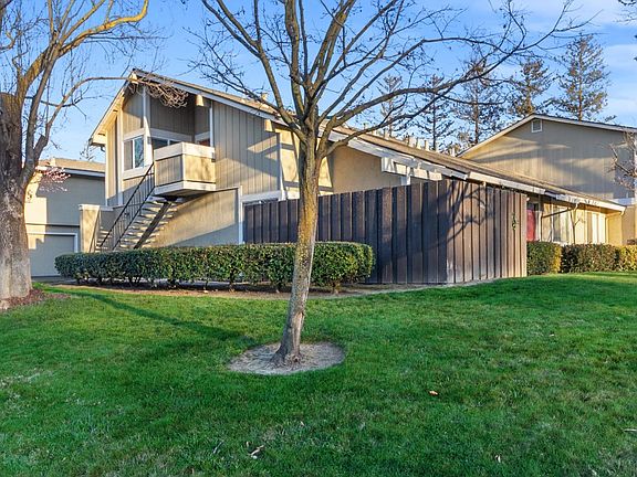 2nd image of 2370 Warfield Way Unit B
