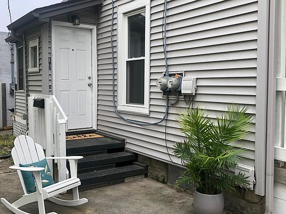 Side door private entrance to unit.