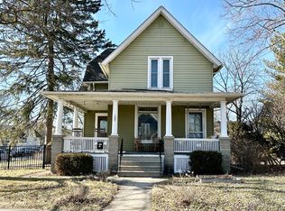 104 N Commonwealth Ave, Elgin, IL 60123