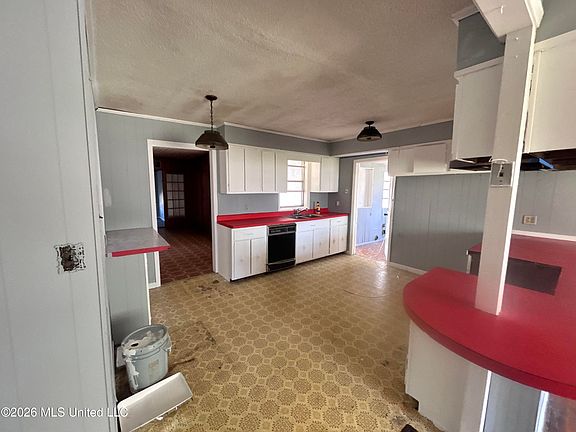 5th image of 845 Lynn Ave
