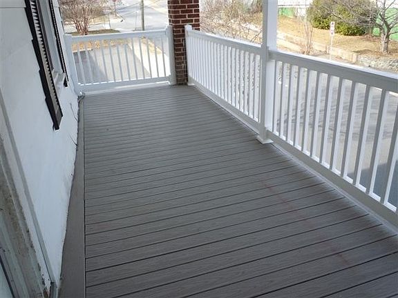balcony/porch