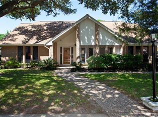 815 Lake Villa Dr, Seabrook, TX 77586