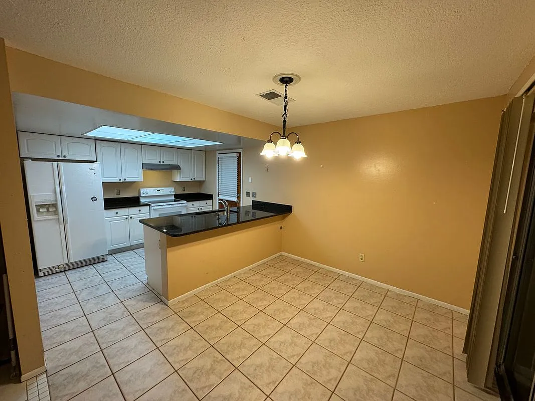 2 bed, 2.0 bath, 1070 sqft, $2,200 — Photo 3