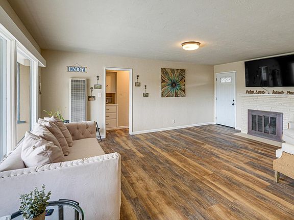 3rd image of 950 Portola Dr