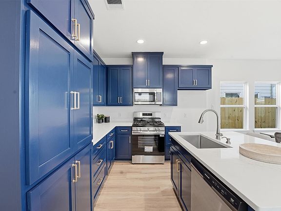 3rd image of 528 N 4th St