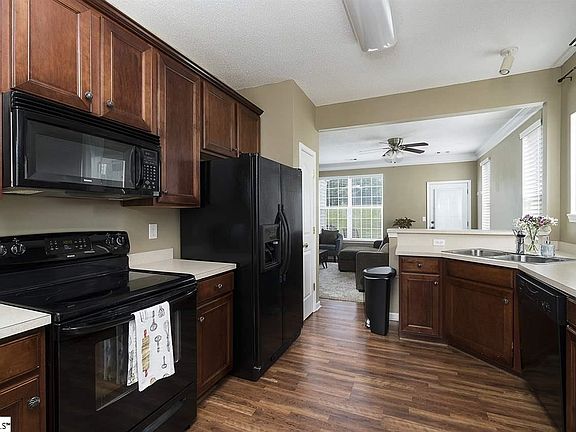 4th image of 421 Twist Cir