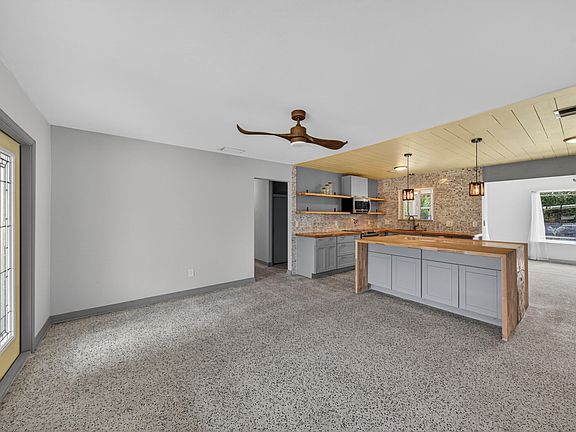4th image of 818 NW 28th Court