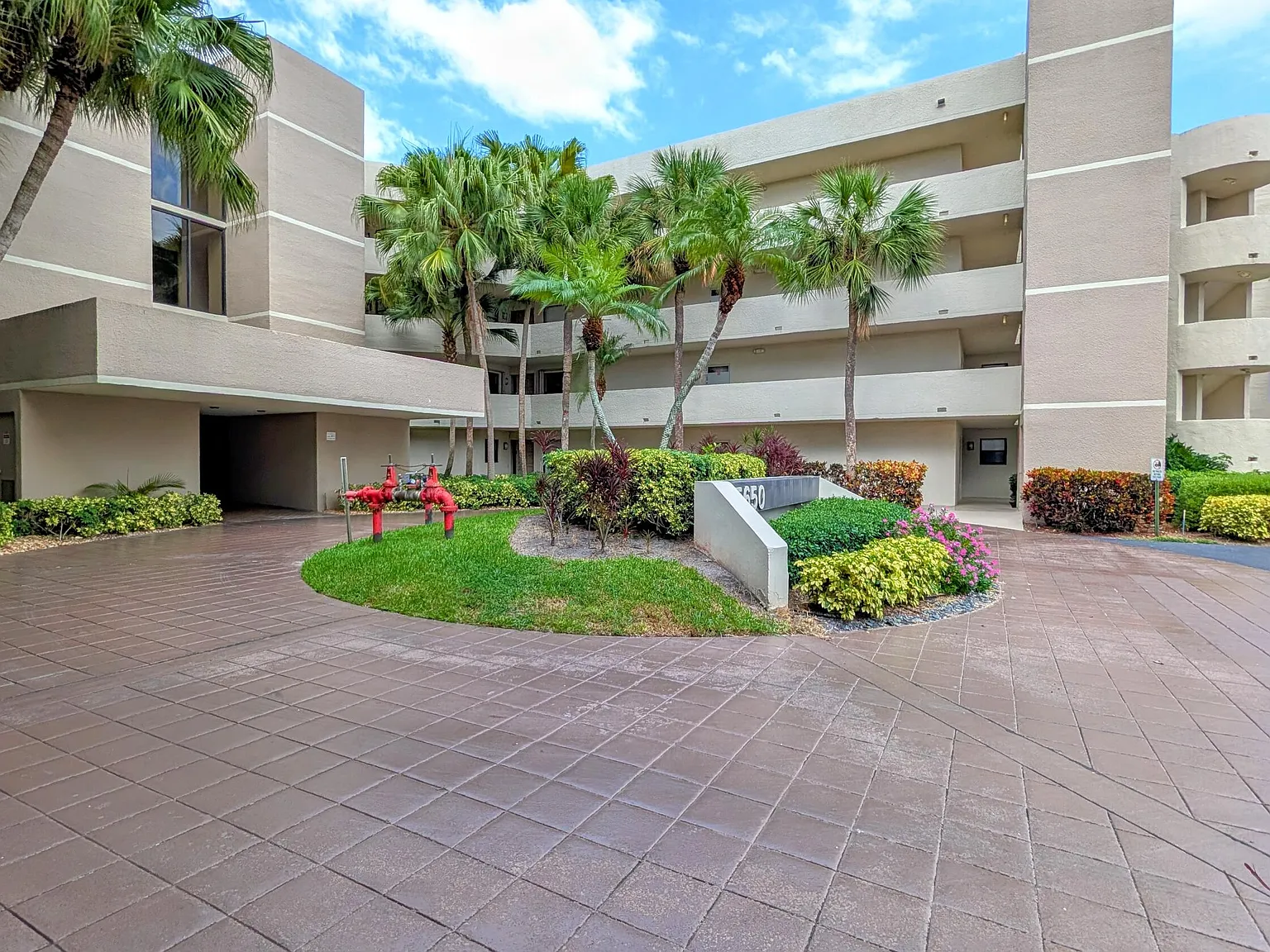 2 bed, 2.0 bath, 1230 sqft, $4,200 — Photo 2