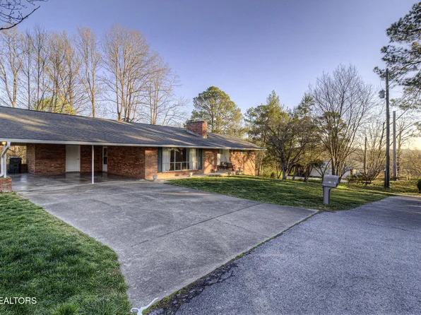 211 N Riverview Cir, Sevierville, TN 37862