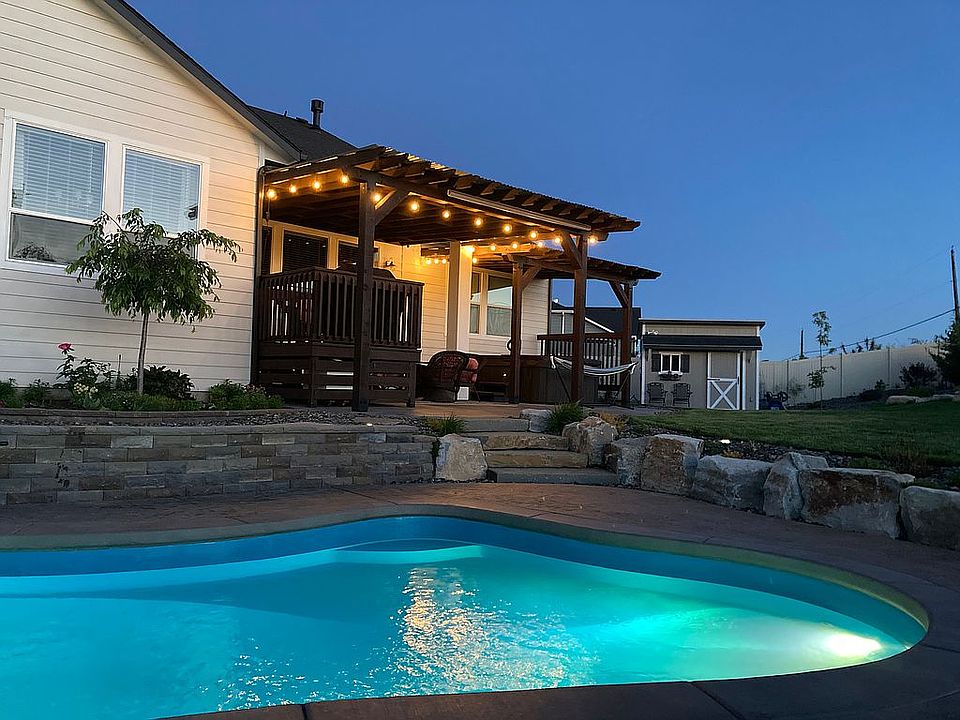 Private back yard paradise!