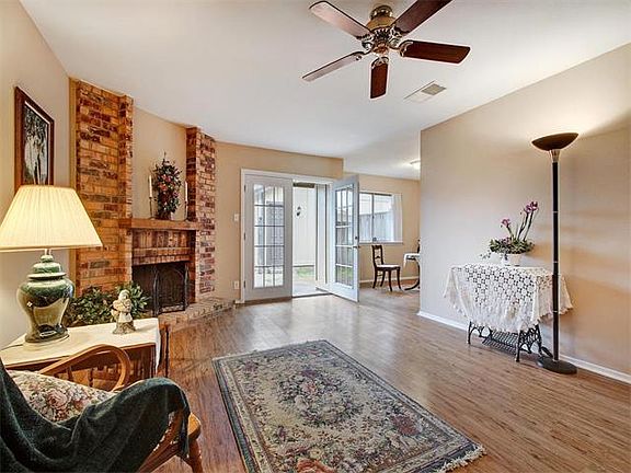 4th image of 1615 W Braker Ln #A