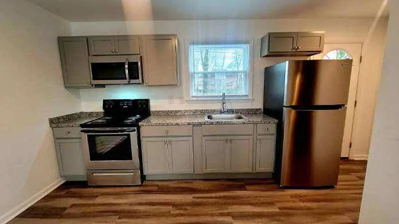 2 bed, 1.0 bath, $995 — Photo 2