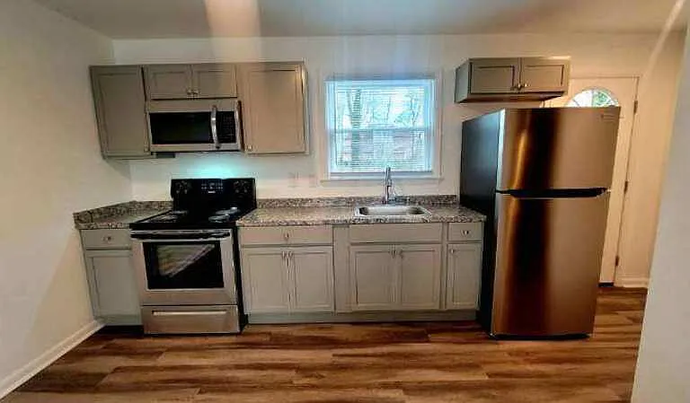 1518 W Clara Dr — Photo 2