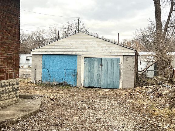 5th image of 364 Elliott Ave